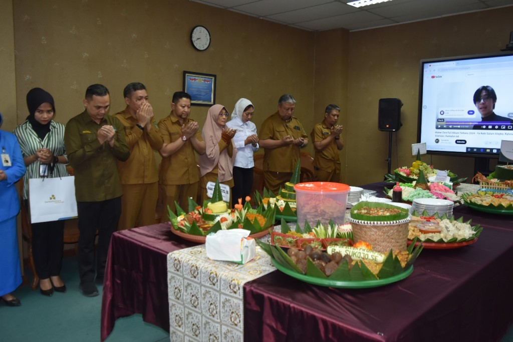 Momen Spesial: Kepala BPKAD Kukar Terima Ucapan Ulang Tahun dari ASN dan THL*